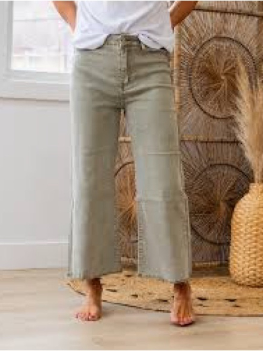 Banana republic Moss green high-rise, wide leg crop raw hem jeans 27 EUC